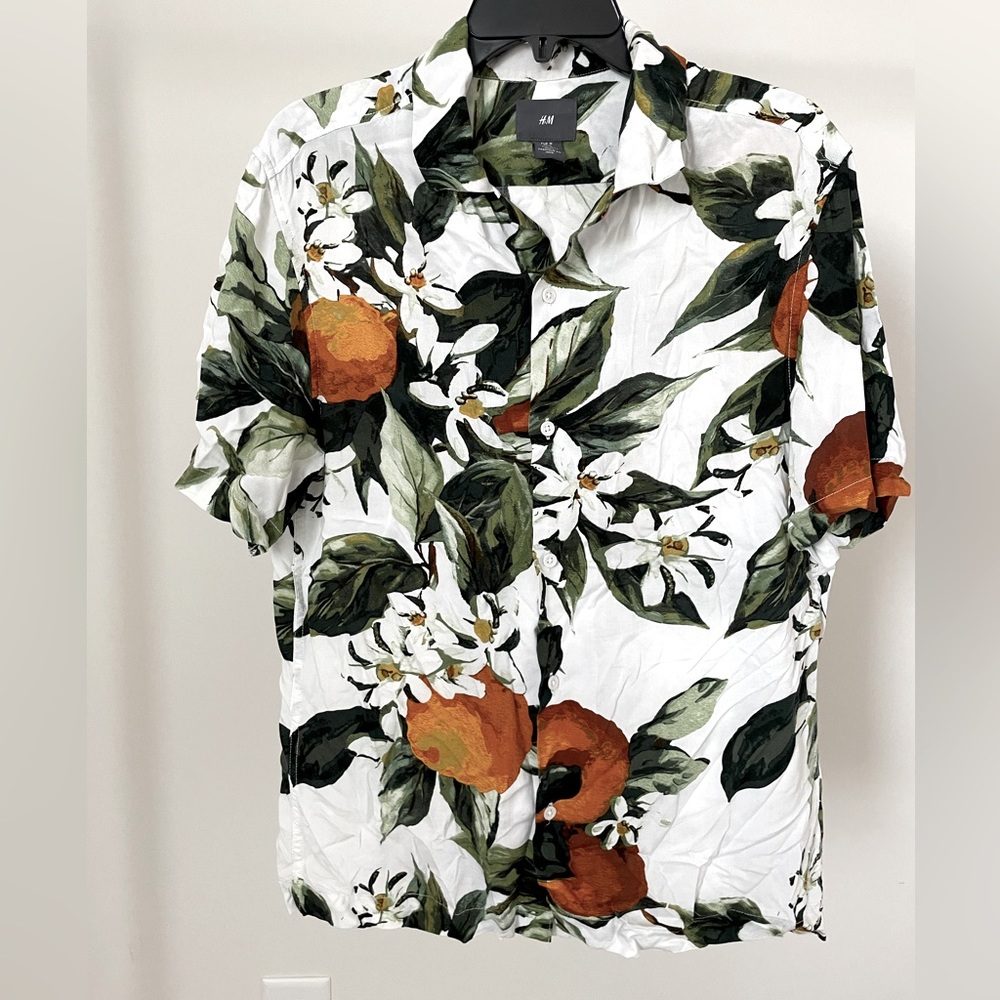 H&M mens button down shirt size US M
